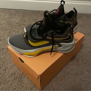 Giannis zoom freak 3 men’s basketball shoes